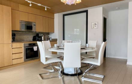 Townhouse in the Heart of Downtown w/ Free Parking