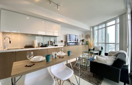 Panoramic Chic King Bed With Lake View