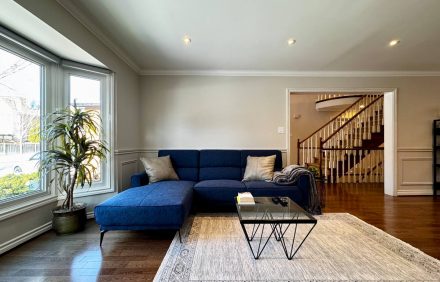 Spacious & Bright Thornhill Home in Upscale Area